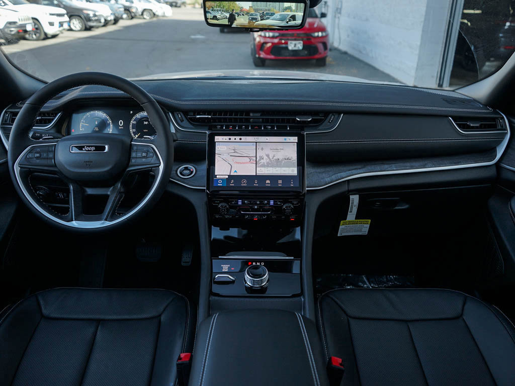 2025 Jeep Grand Cherokee Limited photo 9