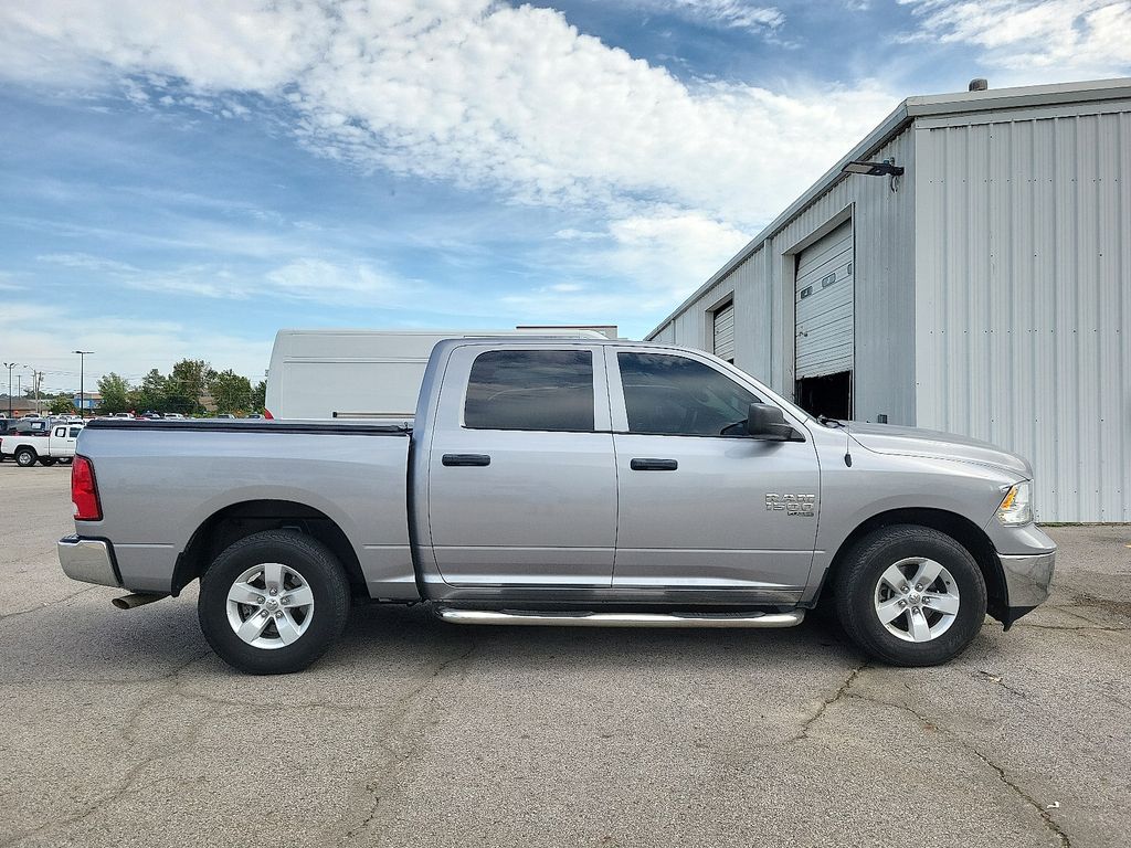 2022 Ram 1500 Classic SLT photo 4