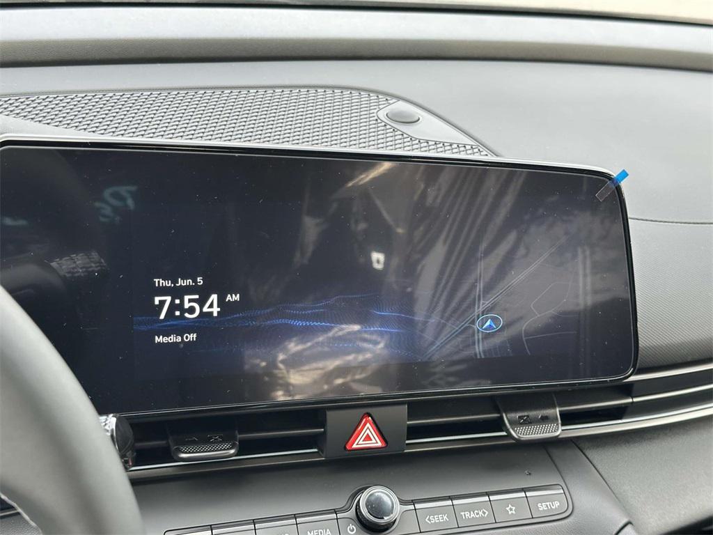 2025 Hyundai Elantra Hybrid SEL Sport photo 3