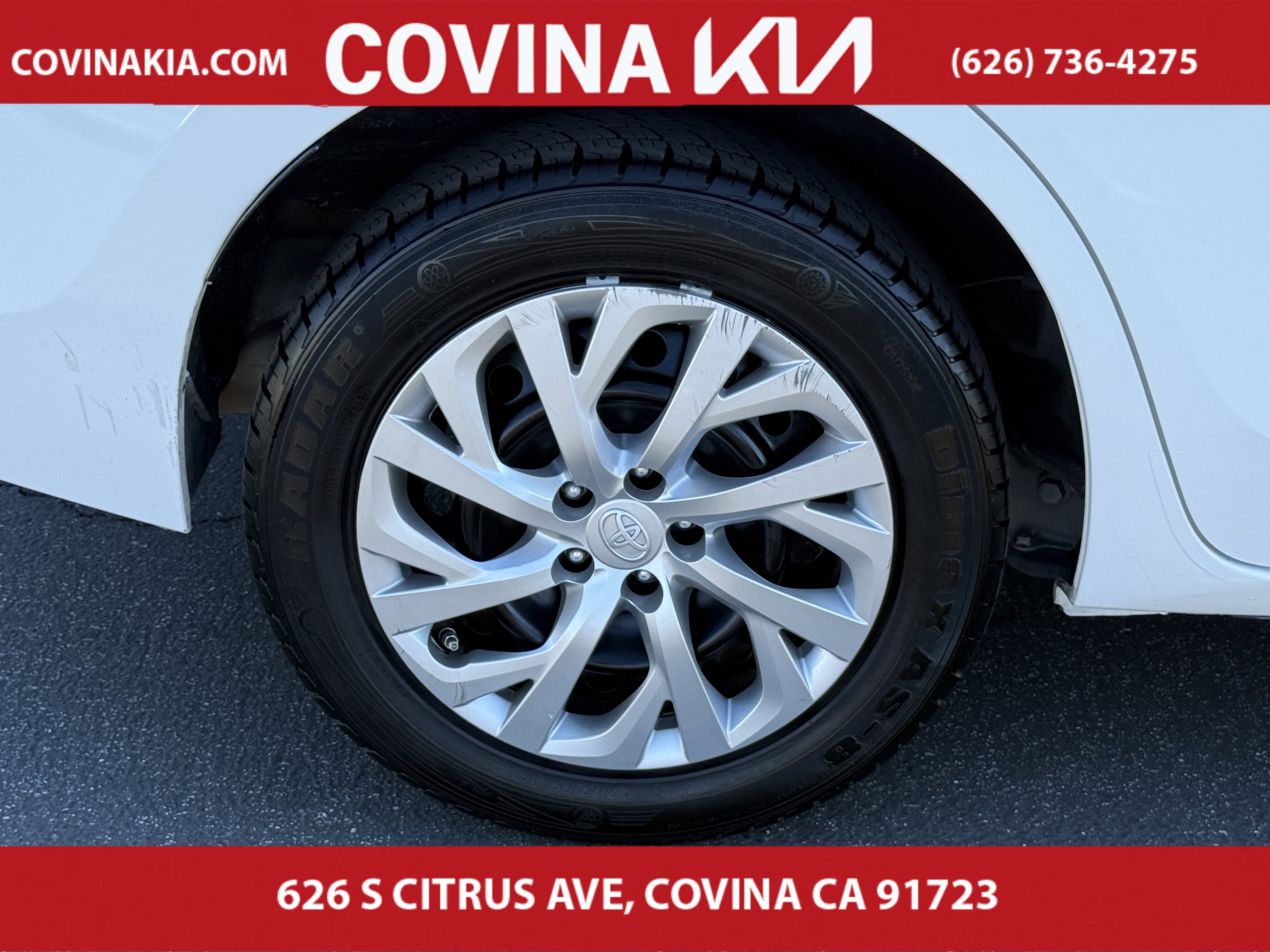 2018 Toyota Corolla LE photo 9
