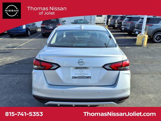 2025 Nissan Versa 1.6 SV photo 4