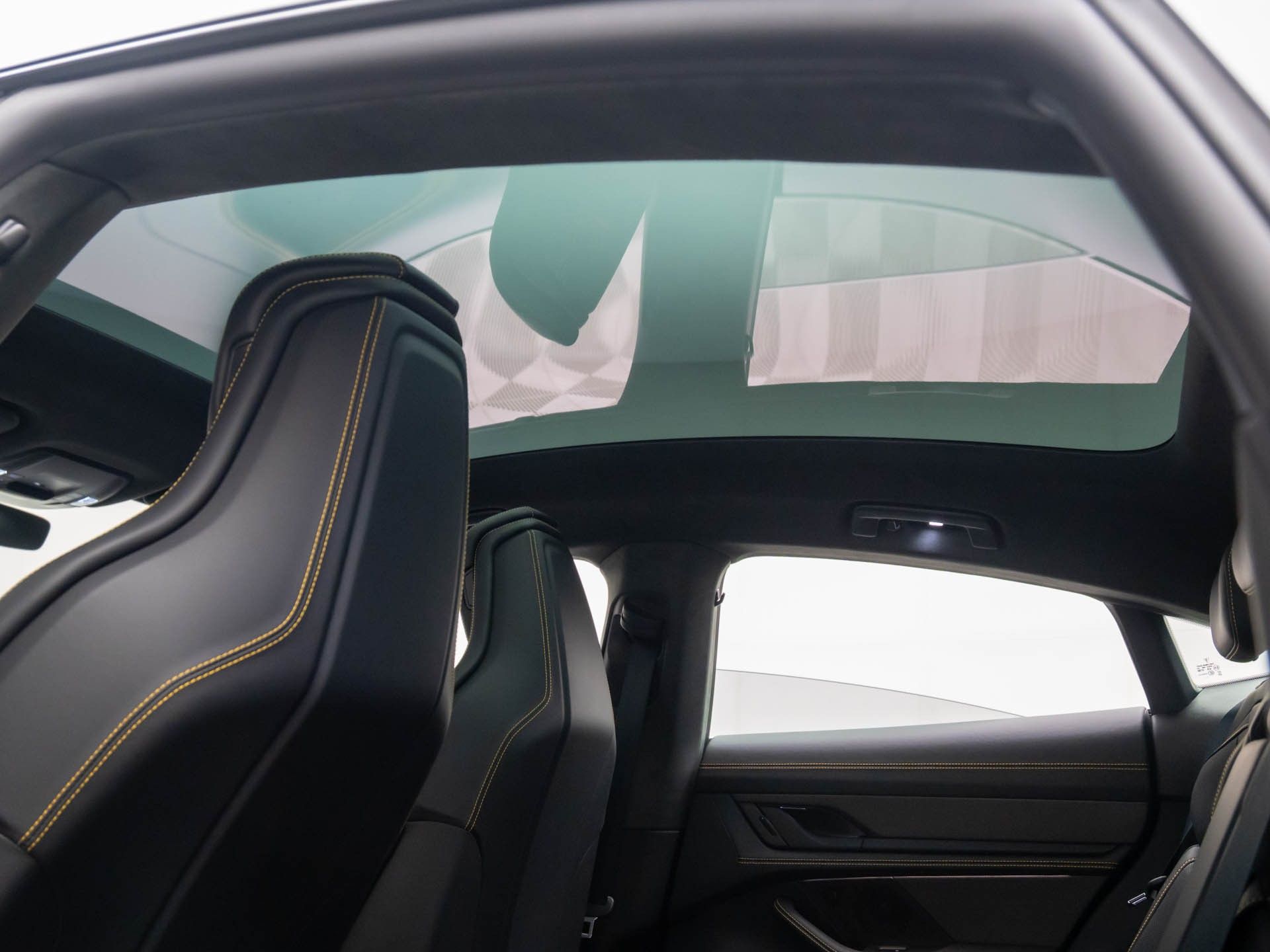 2025 Porsche Taycan Turbo S photo 17