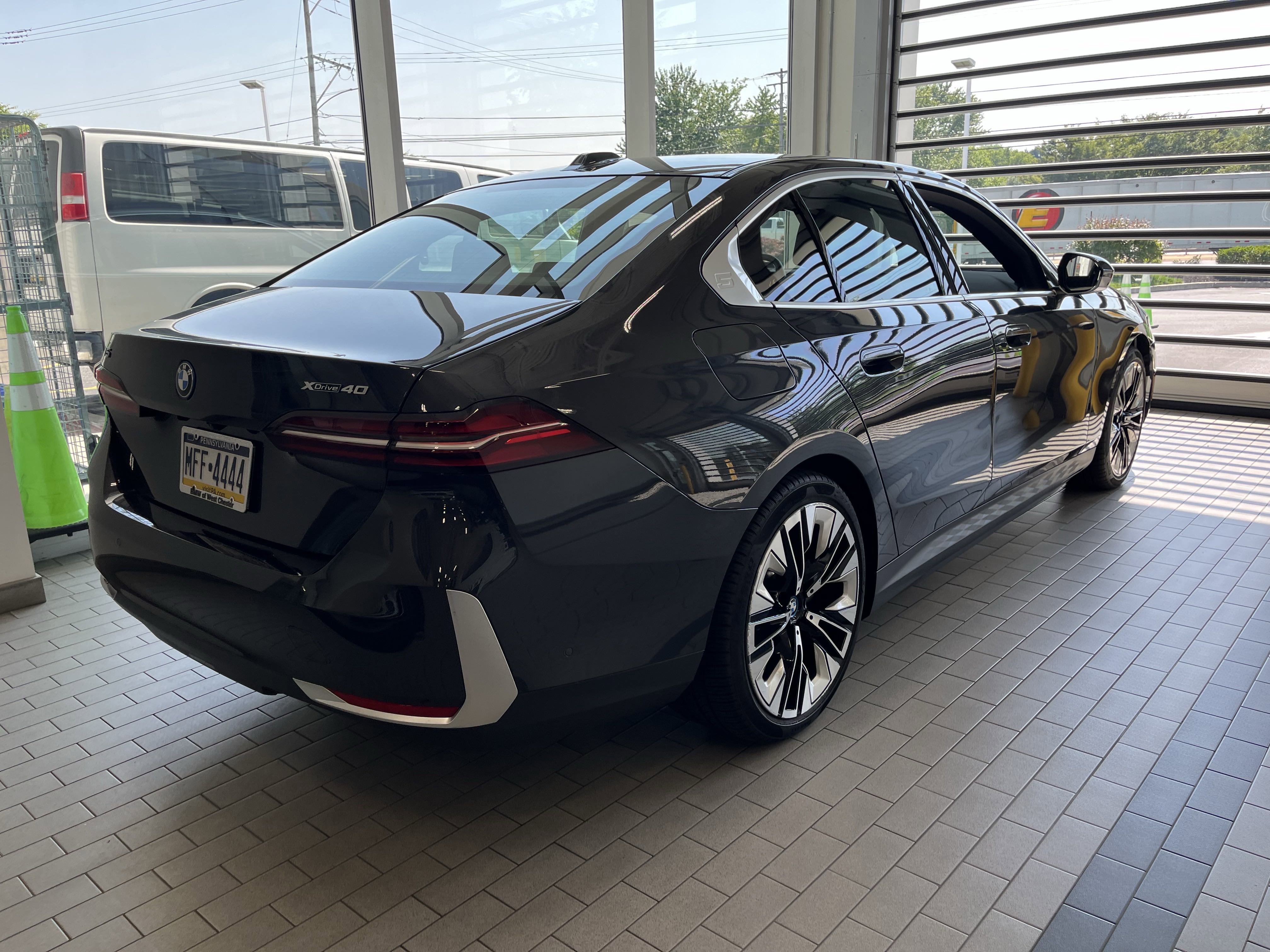 2025 Bmw i5 Hardtop 2 Door photo 2