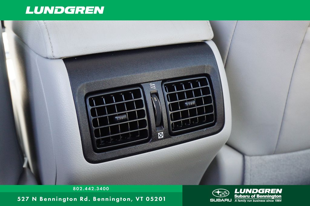2013 Toyota Camry Hybrid LE photo 17