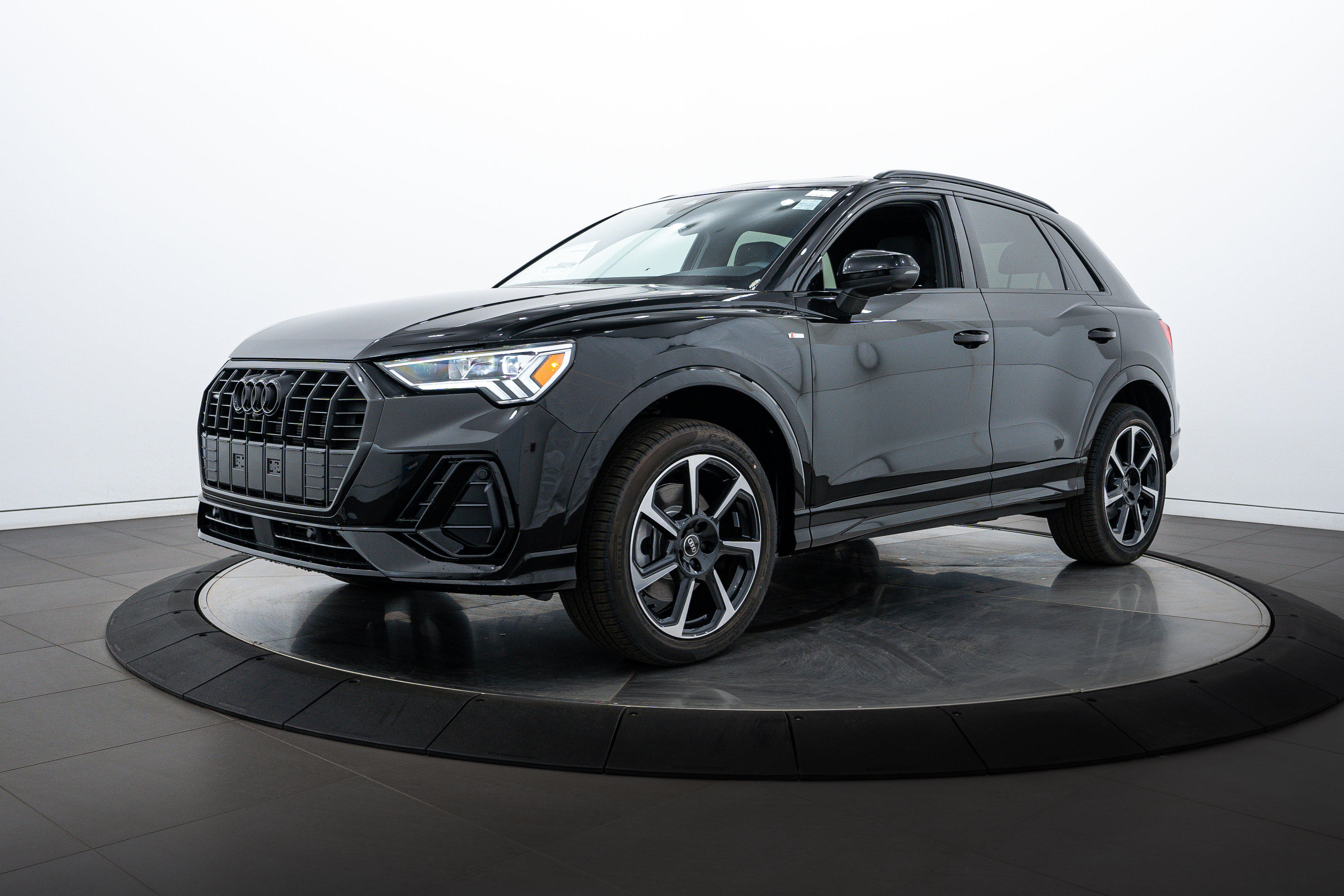 2025 Audi Q3 S line Premium Plus photo 5