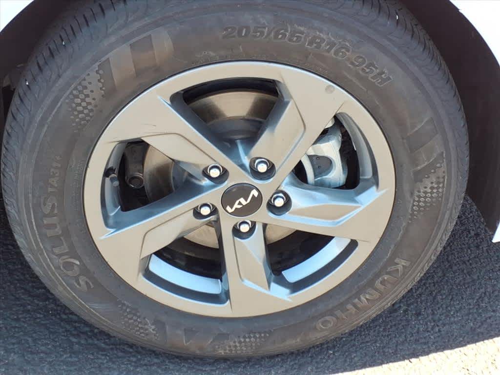 2022 Kia K5 LXS photo 12