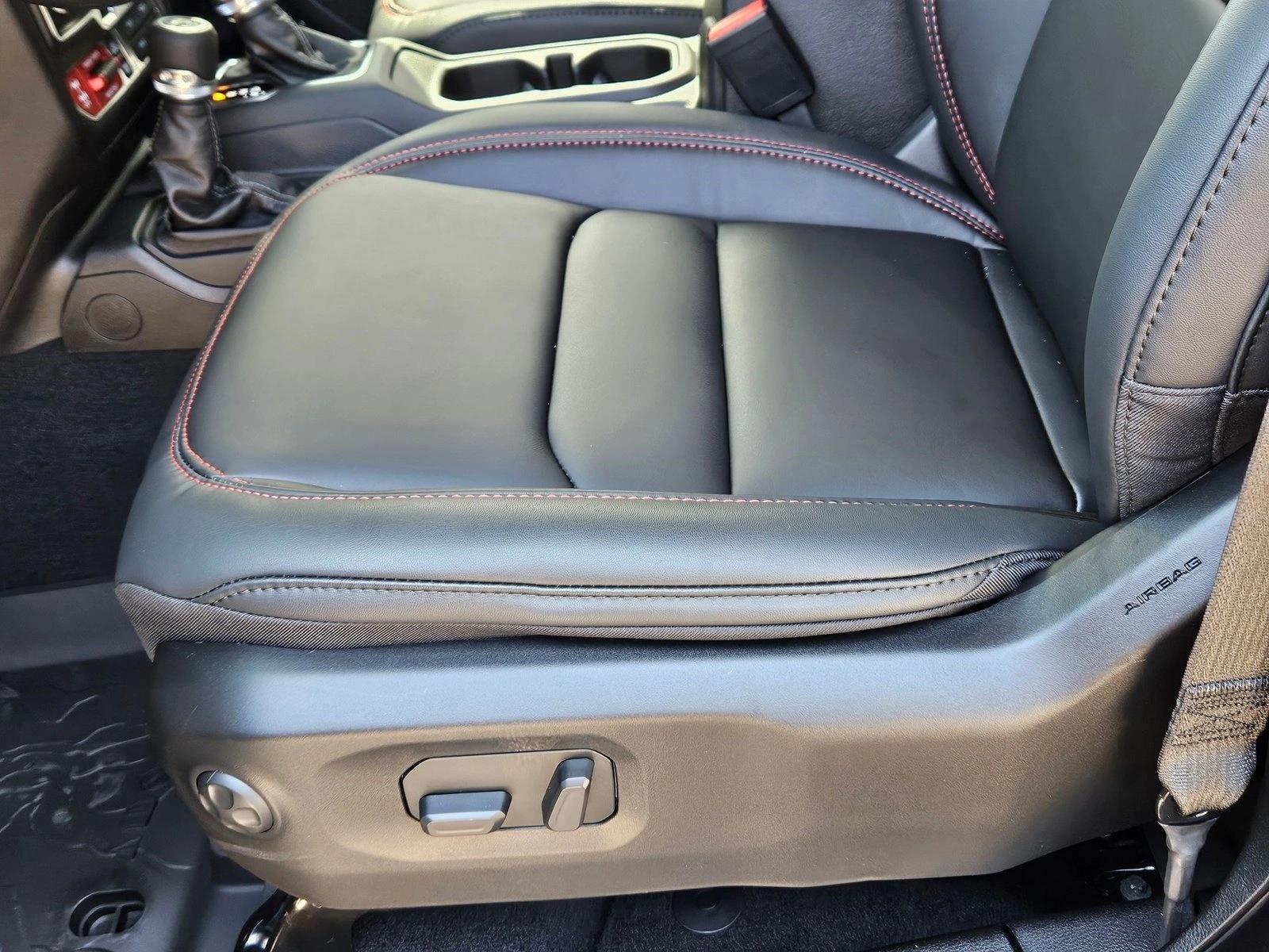 2025 Jeep Wrangler Rubicon photo 4