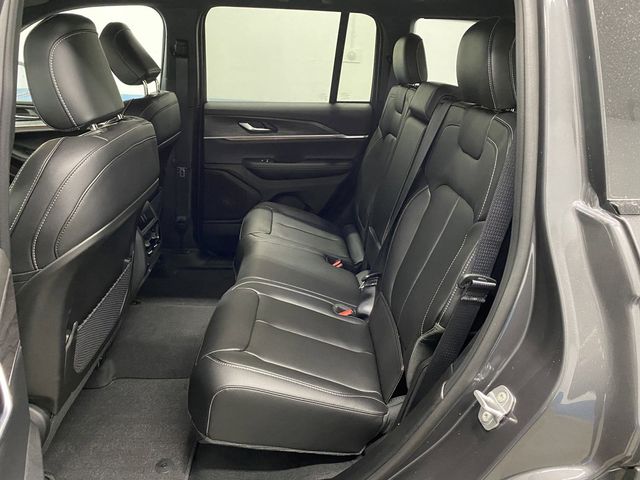2025 Jeep Grand Cherokee Limited photo 32