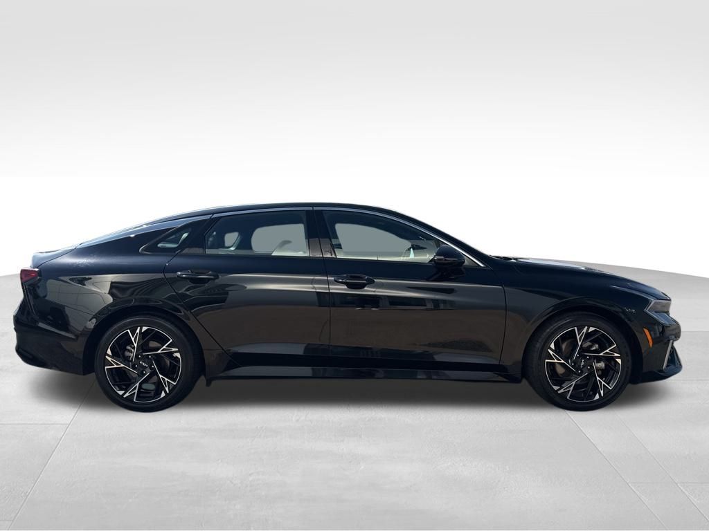 2025 Kia K5 GT-Line photo 5