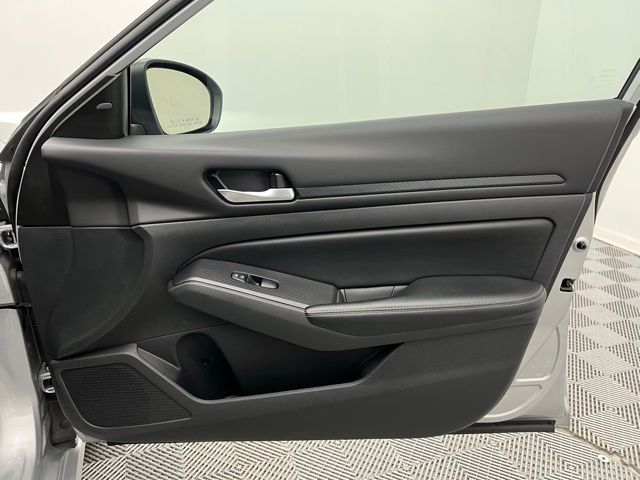 2024 Nissan Altima 2.5 SV photo 32