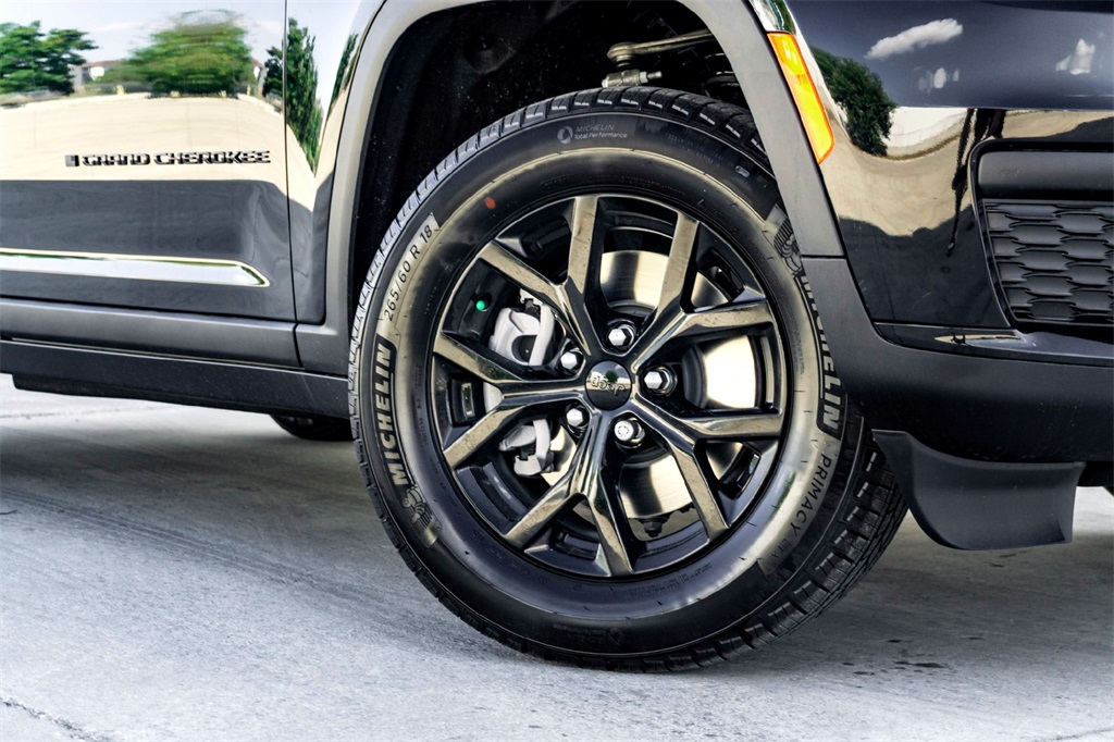 2025 Jeep Grand Cherokee Altitude X photo 2