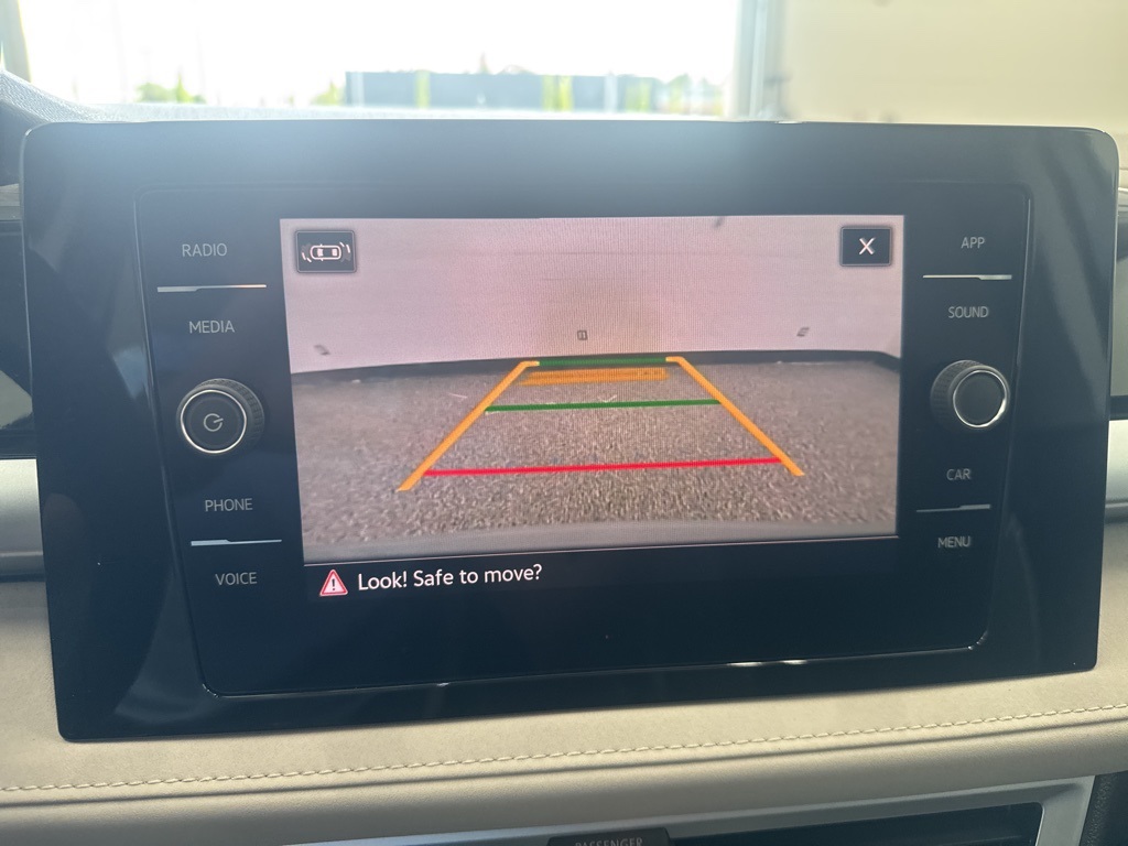 2025 Volkswagen Taos SE photo 18