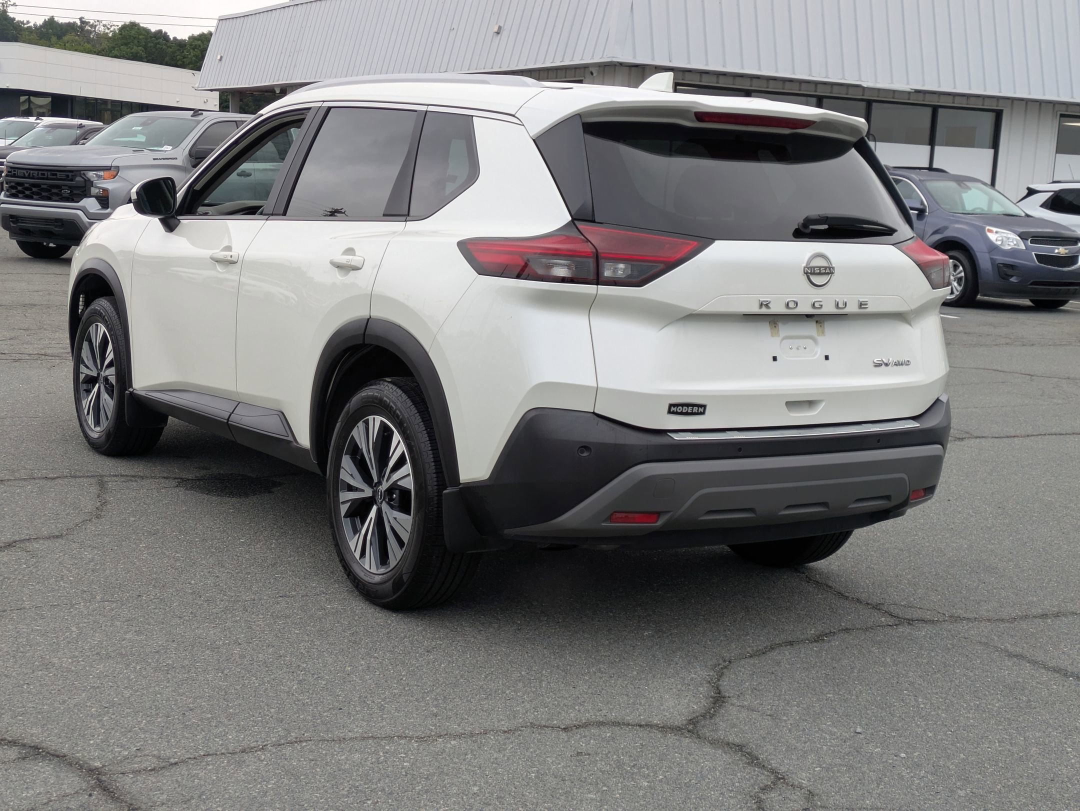 2023 Nissan Rogue SV photo 7