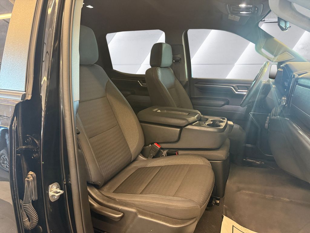 2023 Chevrolet Silverado 1500 RST photo 13
