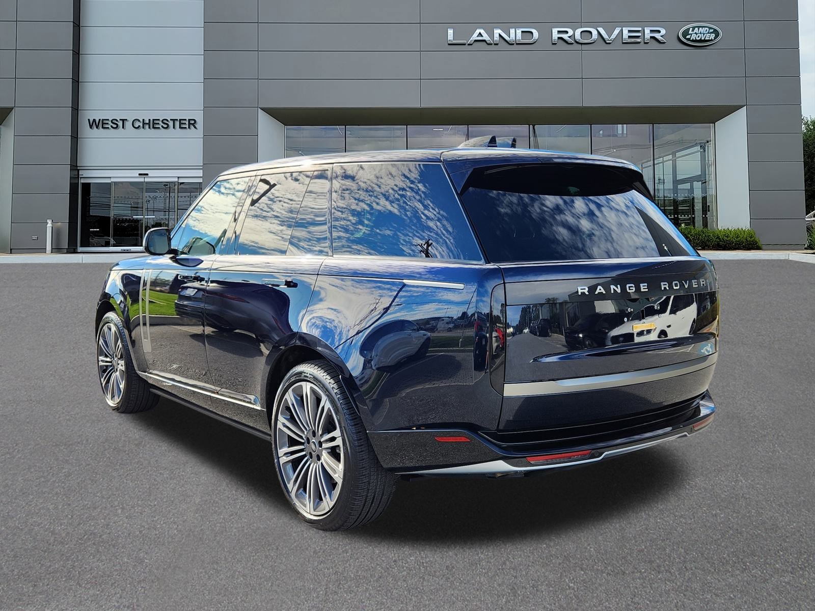 2024 Land Rover Range Rover SE photo 3