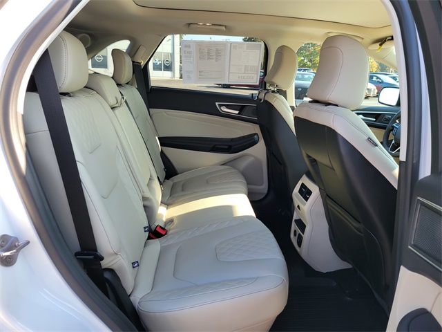 2024 Ford Edge Titanium photo 19