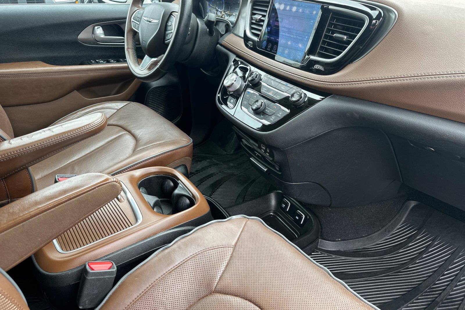 2017 Chrysler Pacifica Limited photo 4