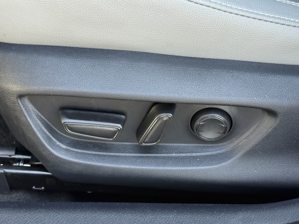 2025 Toyota Camry SE photo 17