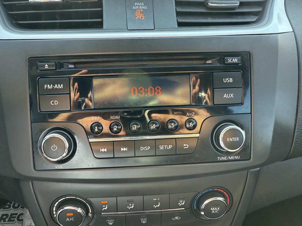 2016 Nissan Sentra S photo 17