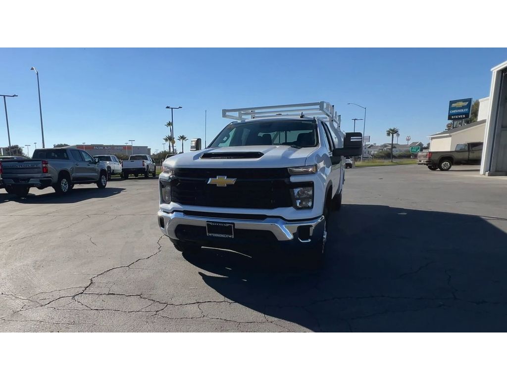 2025 Chevrolet Silverado 2500HD photo 4