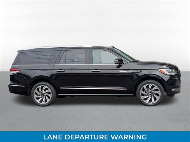 2024 Lincoln Navigator L Standard photo 2