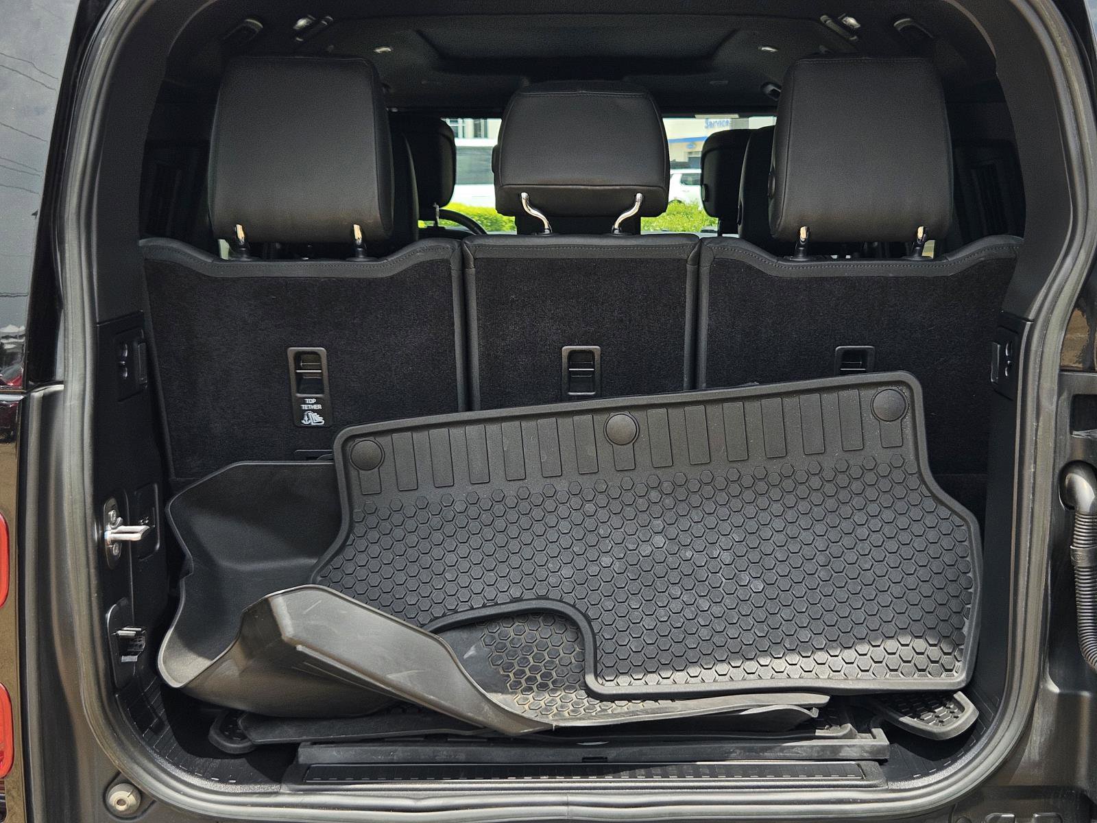 2023 Land Rover Defender X-Dynamic SE photo 11