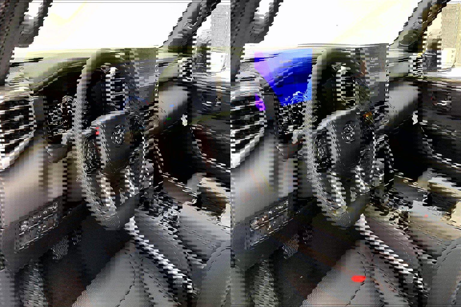 2025 Toyota Tundra Platinum CrewMax photo 4