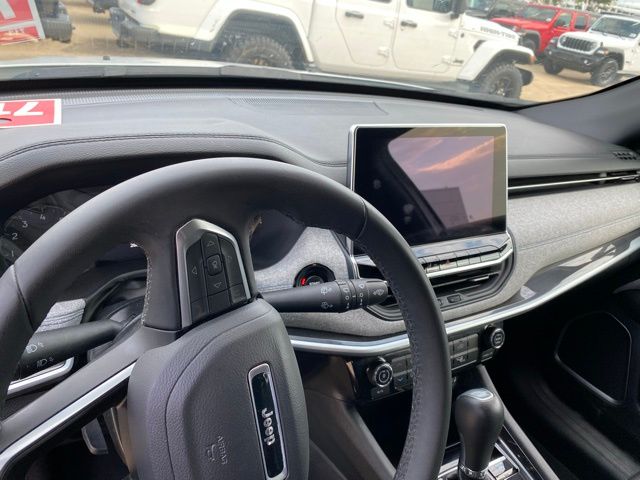 2024 Jeep Compass Latitude photo 5