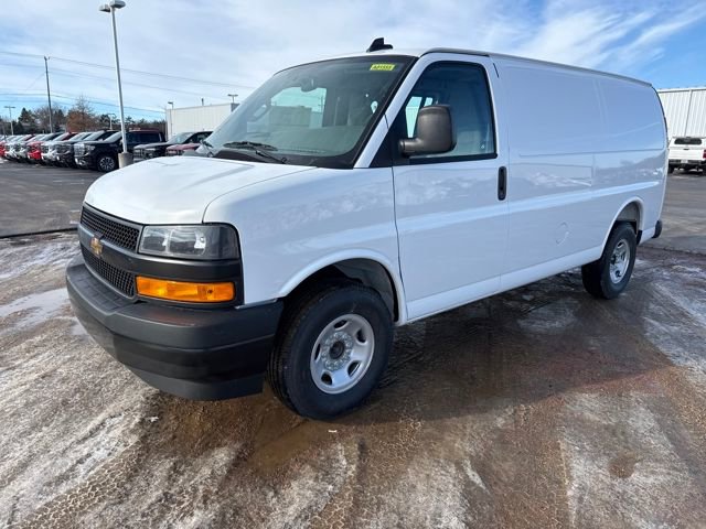 2025 Chevrolet Express Base's photo