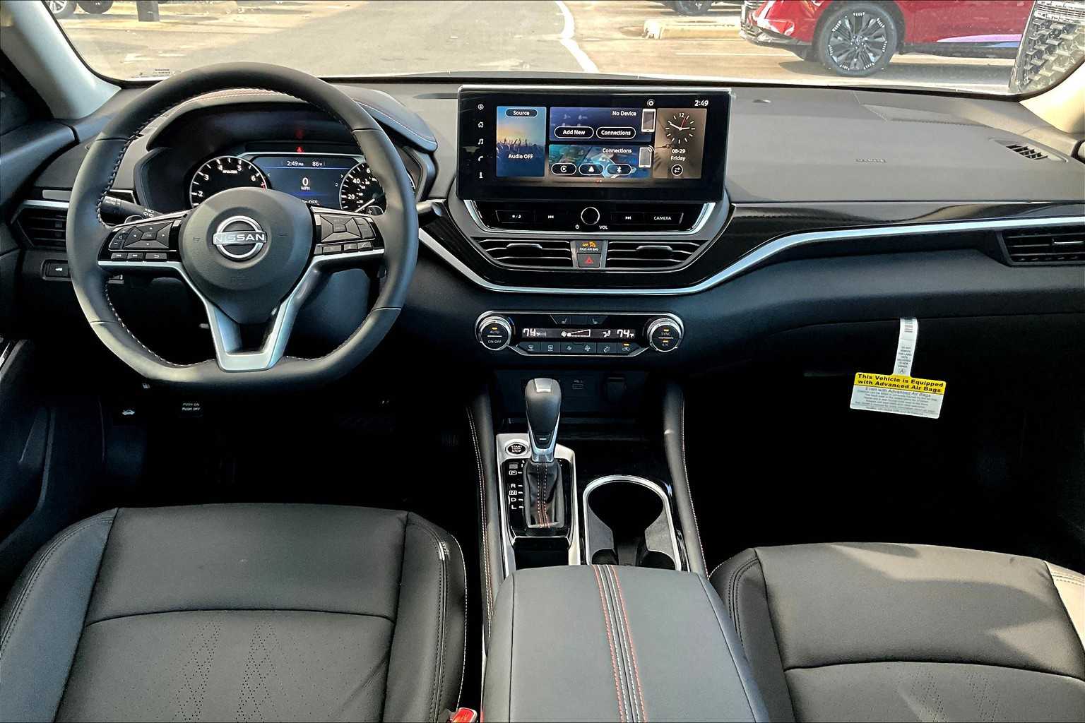 2025 Nissan Altima SR photo 5