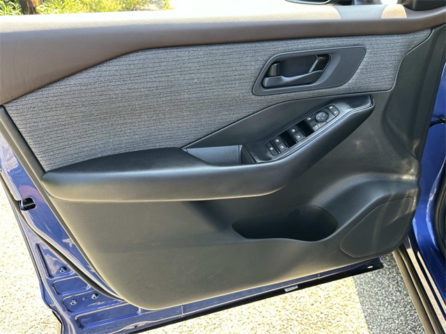 2023 Nissan Rogue S photo 27