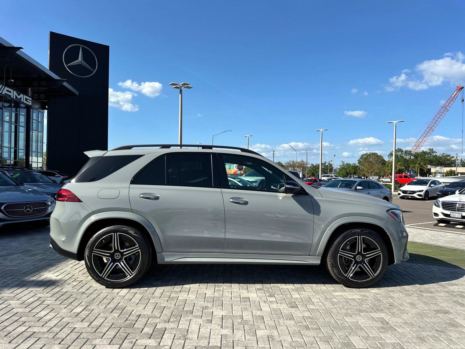2025 Mercedes Benz GLE 450 4MATIC photo 3