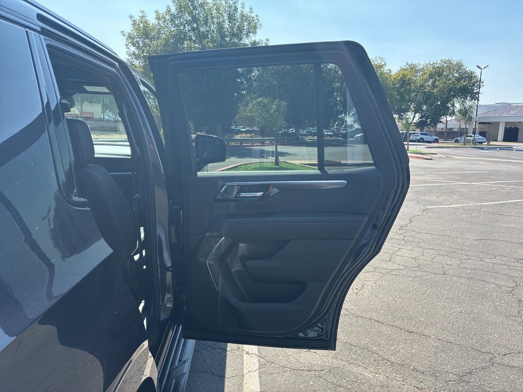 2025 Chevrolet Tahoe RST photo 20