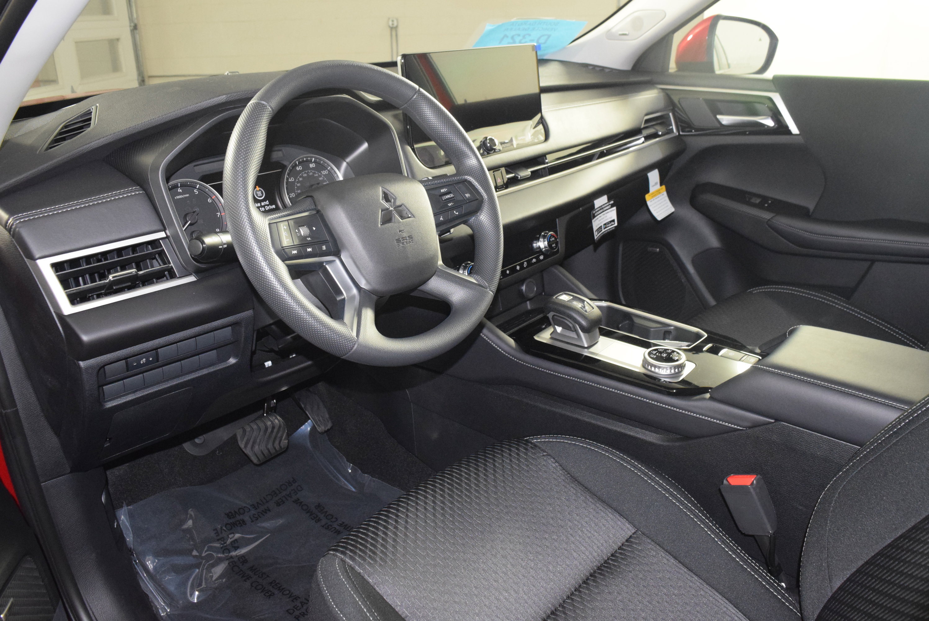 2025 Mitsubishi Outlander ES photo 2