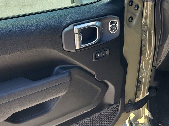 2025 Jeep Wrangler photo 41