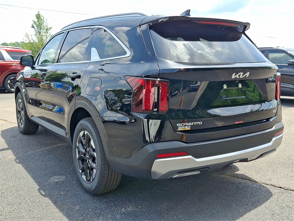 2025 Kia Sorento S photo 4