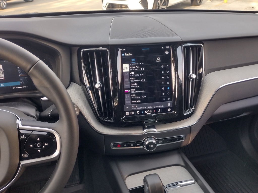 2025 VOLVO XC60 - Image 19