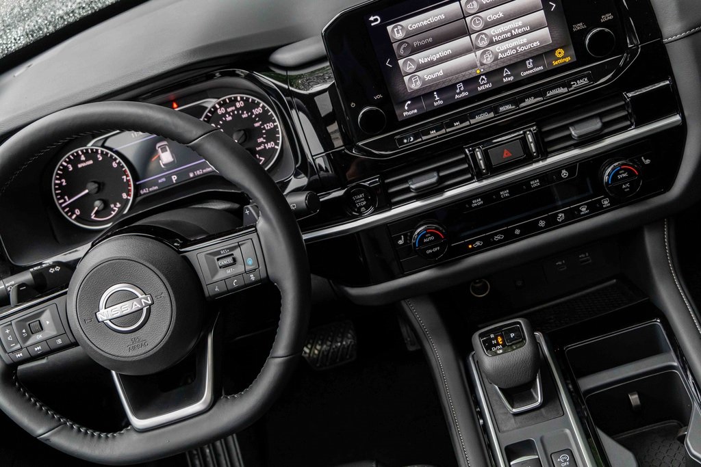2025 Nissan Pathfinder SL photo 14