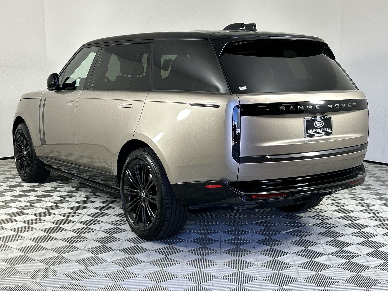 2025 Land Rover Range Rover SE photo 3