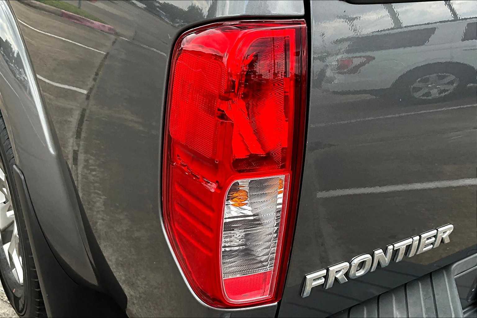 2020 Nissan Frontier SV Crew Cab photo 25