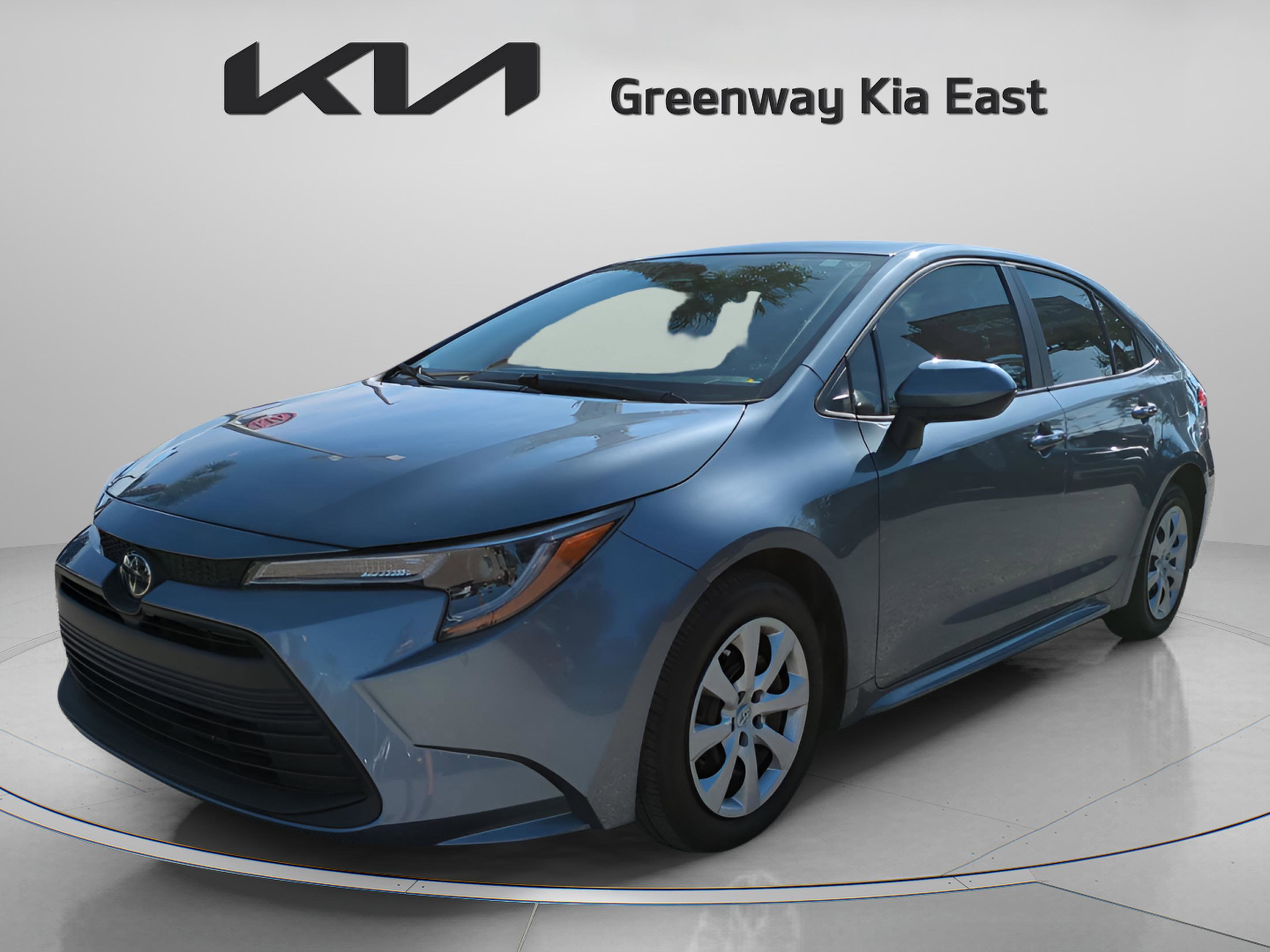 2024 Toyota Corolla LE photo 3