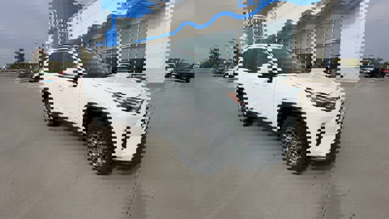 Used 2024 Toyota RAV4 XLE with VIN 2T3P1RFV0RC430706 for sale in Kansas City