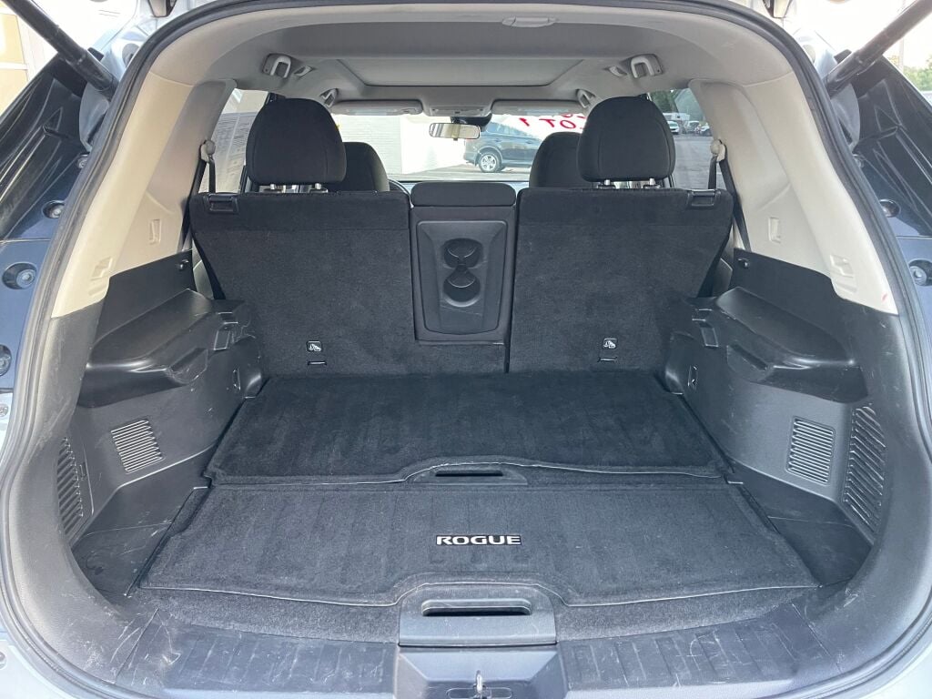 2019 Nissan Rogue SV photo 20