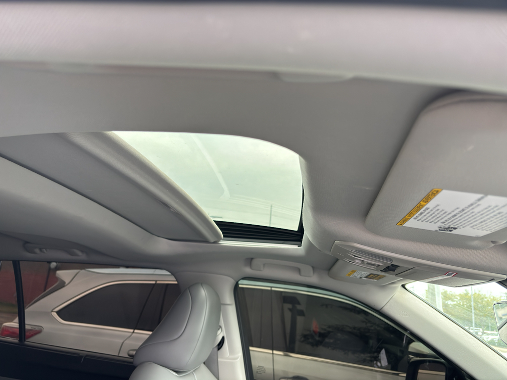 2021 Toyota Highlander XLE photo 7