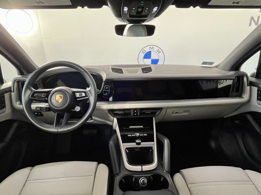 2024 Porsche Cayenne Base photo 6