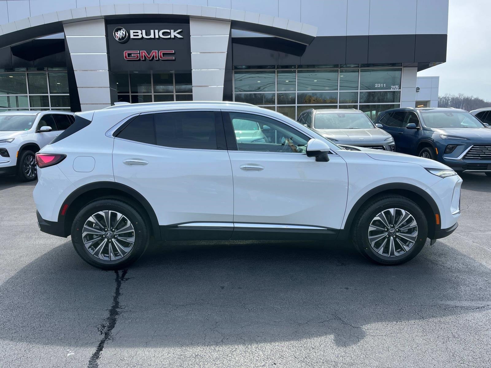 2025 Buick Envision Preferred photo 2