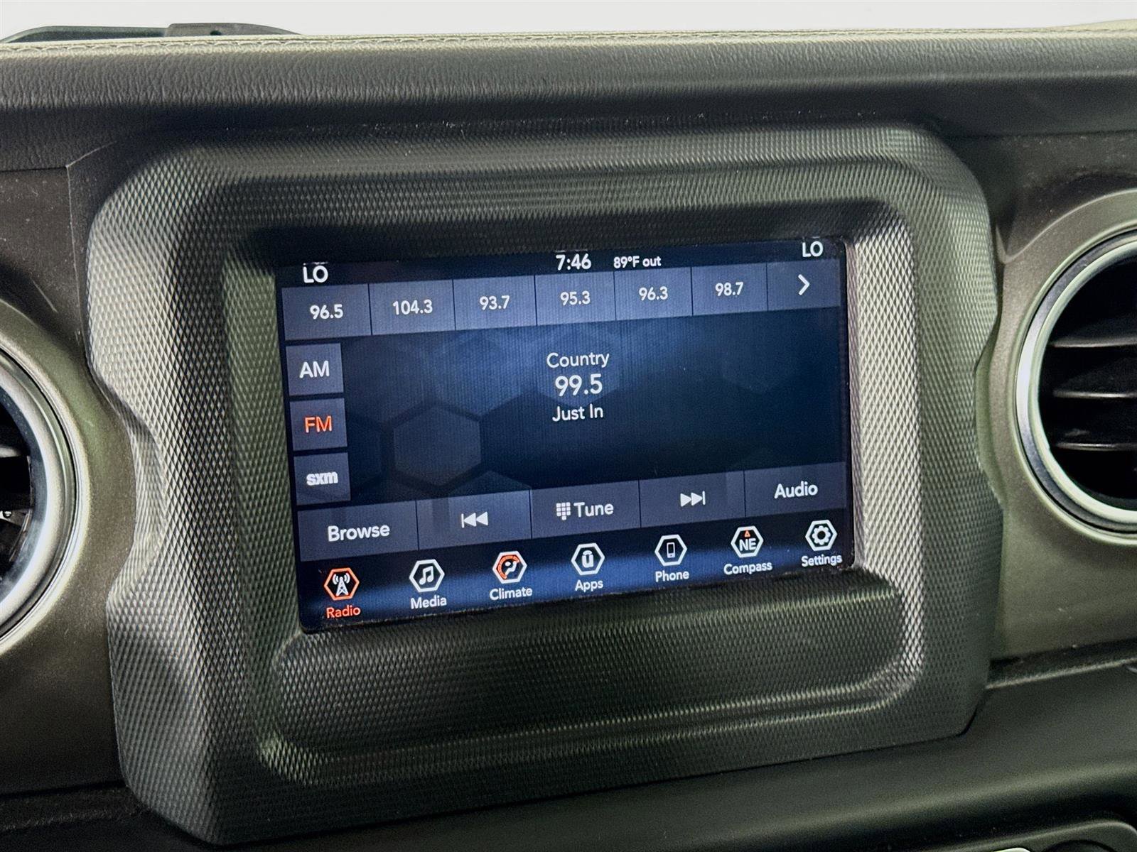 2019 Jeep Wrangler Unlimited Sahara photo 11