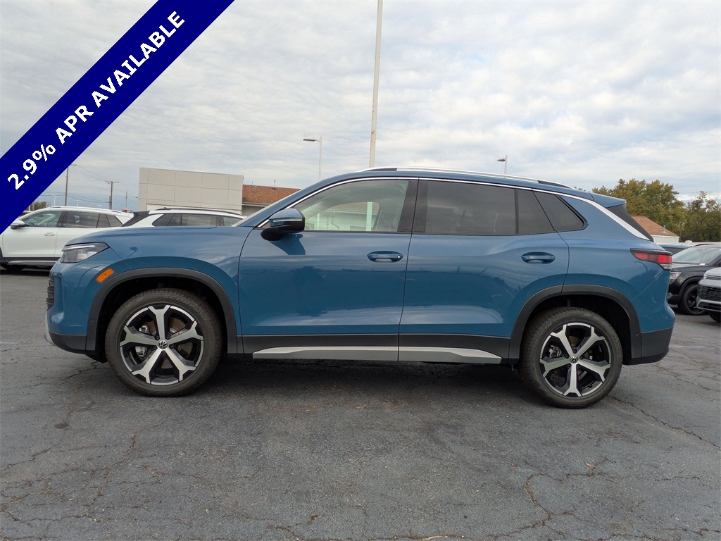 2025 Volkswagen Tiguan SE photo 2