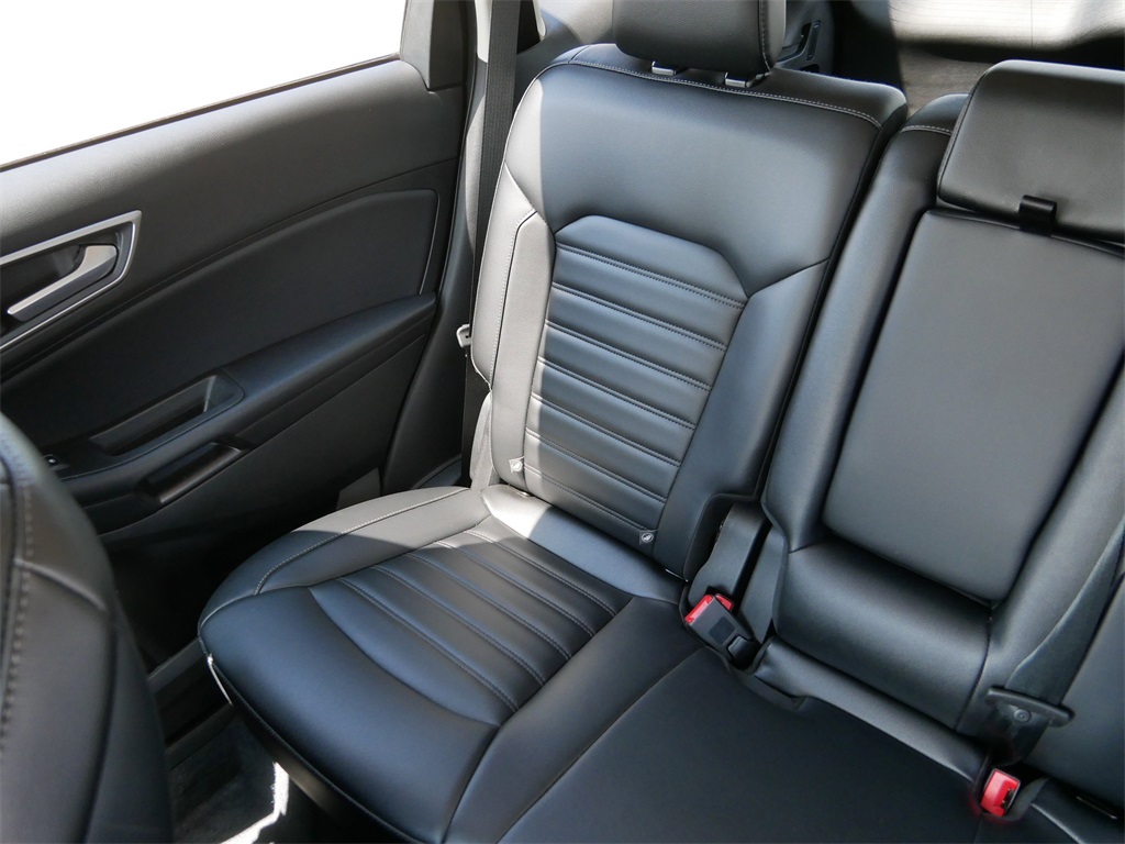 2023 Ford Edge SEL photo 17