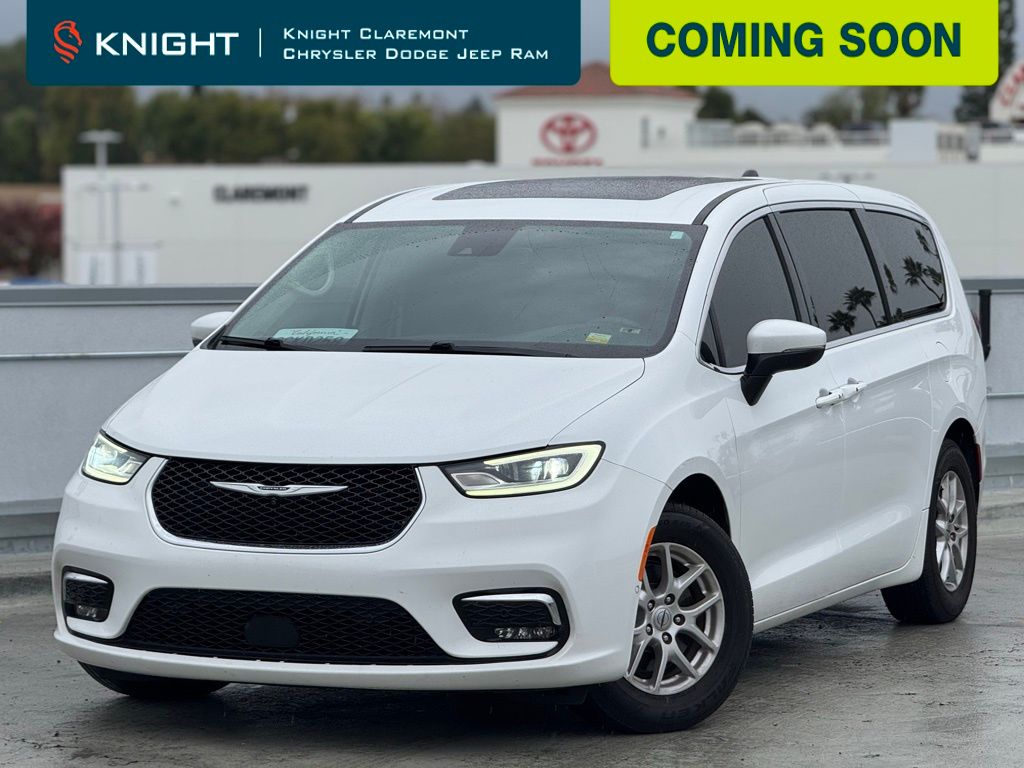 2023 Chrysler Pacifica Touring L's photo